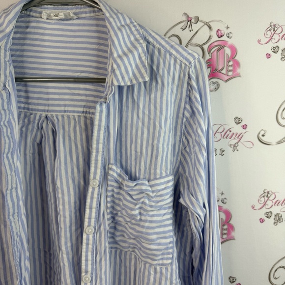 beachlunchlounge long sleeve button up Light Blue and White Striped Shirt - Picture 5 of 12